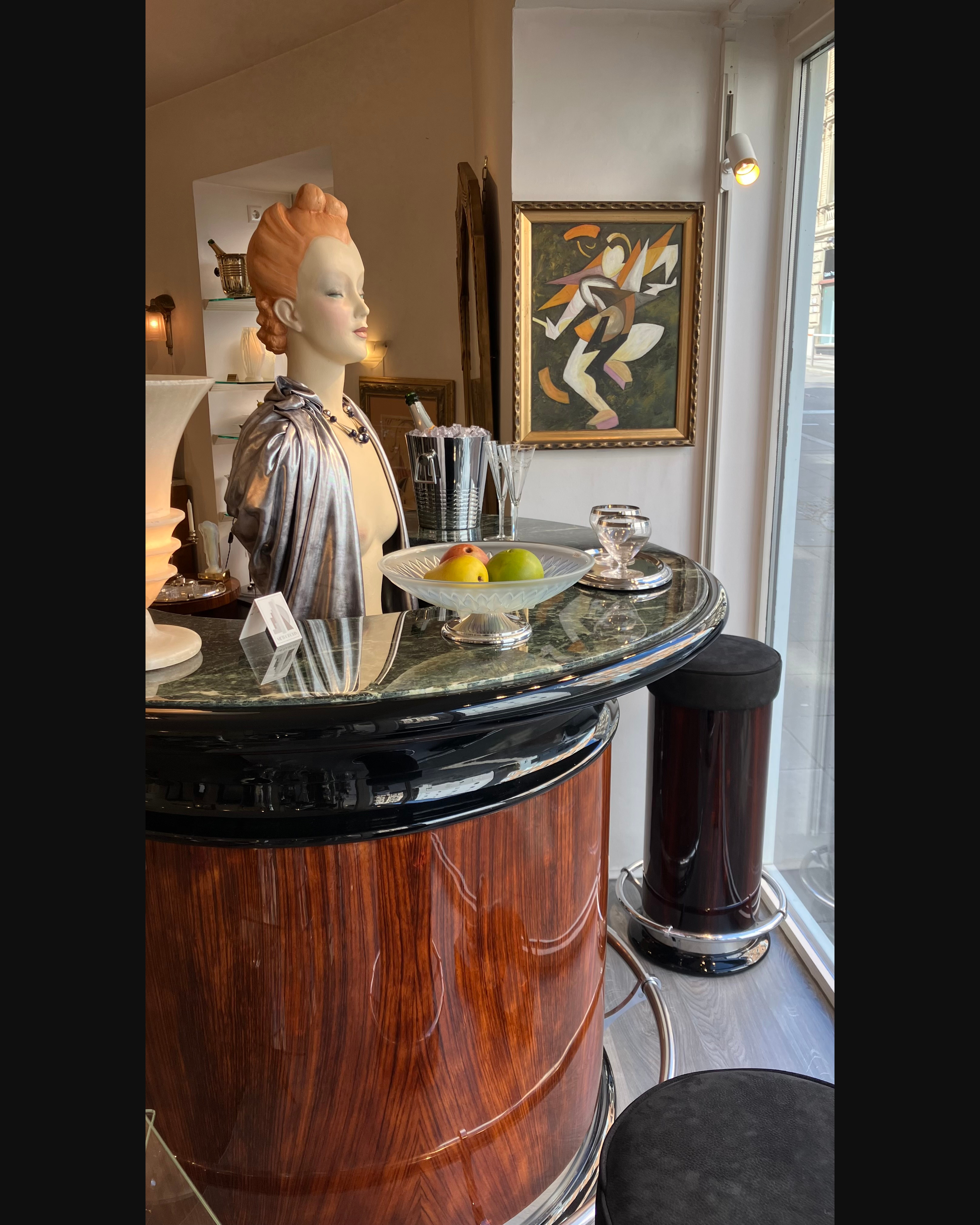 Bar mit zwei Hockern, Frankreich – Bild 2