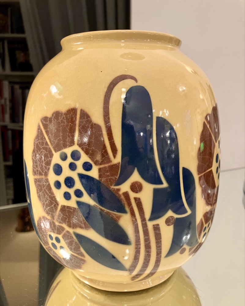 Keramikvase, floraler Dekor, signiert: Galeries Lafayette